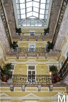 IMG_0273_Alkotmány u. 3_udvar.jpg