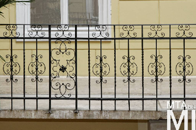 IMG_0237_Alkotmány u. 3_udvar.jpg