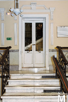 IMG_0271_Alkotmány u. 3_lépcsőház.jpg