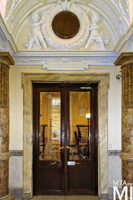 IMG_0990_Alkotmány u. 3_kapualj.jpg