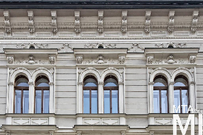 IMG_0232a_Alkotmány u. 3_homlokzat_részlet.jpg