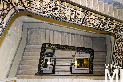 IMG_0976_Alkotmány u. 3_lépcsőház.jpg