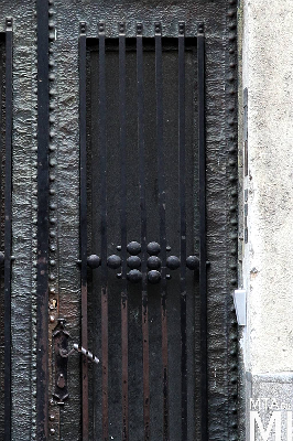 IMG_1026_Alkotmány u. 4_kapu_részlet.jpg