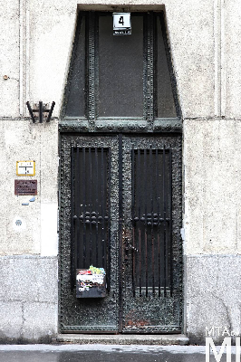 IMG_1024_Alkotmány u. 4_kapu.jpg