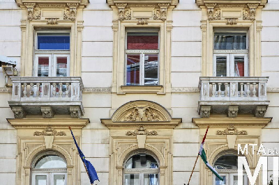 IMG_6758_Alkotmány u. 5_homlokzat_részlet.jpg