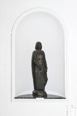 IMG_0164_Alkotmány u. 5_belső_szoborfülke.jpg