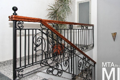 IMG_0171_Alkotmány u. 5_lépcsőház.jpg