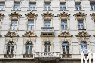 IMG_0214_Alkotmány u. 5_homlokzat_részlet.jpg