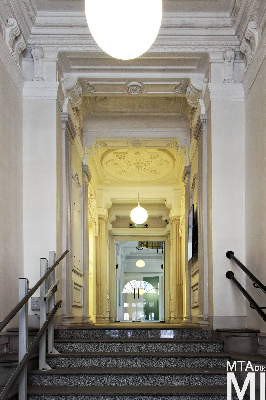 IMG_0198_Alkotmány u. 5_kapualj.jpg