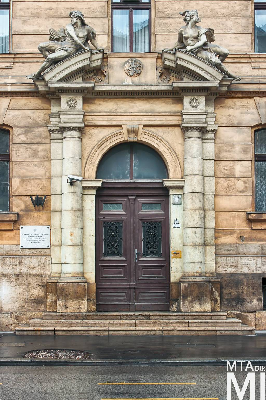 IMG_1010_Alkotmány u. 6_homlokzat_részlet_kapu.jpg