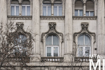 IMG_1035_Alkotmány u. 8_Alkotmány utcai homlokzat_részlet.jpg