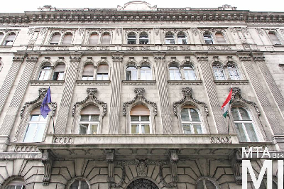 IMG_6199_Alkotmány u. 8_Szemere utcai homlokzat_részlet.jpg