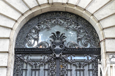 IMG_6194_Alkotmány u. 8_Alkotmány utcai homlokzat_kapu_részlet.jpg