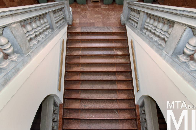 IMG_2408_Alkotmány u. 9-11_lépcsőház.jpg