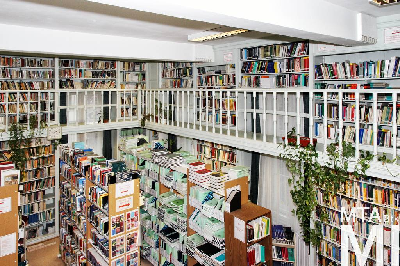 IMG_2388_Alkotmány u. 9-11_könyvtár.jpg