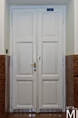 IMG_2331_Alkotmány u. 9-11_belső_ajtó.jpg