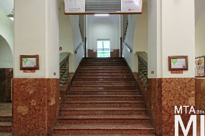 IMG_2321_Alkotmány u. 9-11_lépcsőház.jpg