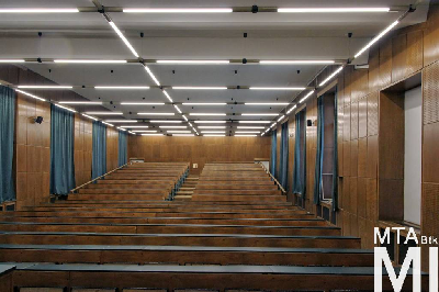 IMG_2356_Alkotmány u. 9-11_előadóterem.jpg