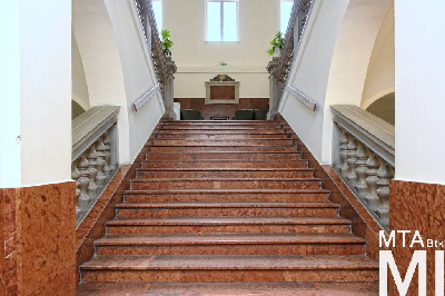 IMG_2419_Alkotmány u. 9-11_lépcsőház.jpg