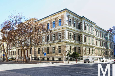 IMG_0040_Alkotmány u. 9-11_külső.jpg