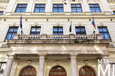 IMG_0045_Alkotmány u. 9-11_homlokzat_részlet.jpg