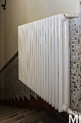 IMG_2348_Alkotmány u. 9-11_melléklépcsőház.jpg