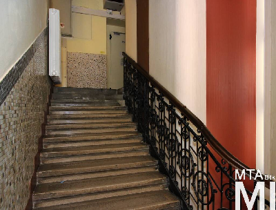 IMG_2343_Alkotmány u. 9-11_melléklépcsőház.jpg