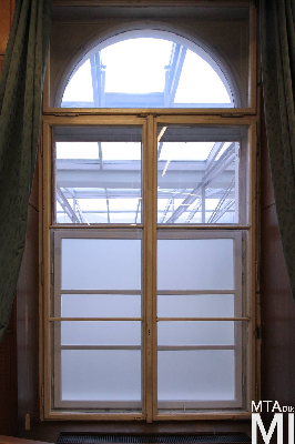 IMG_2368_Alkotmány u. 9-11_előadóterem.jpg