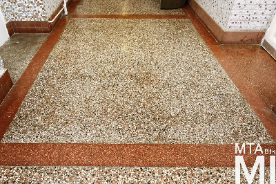 IMG_2374_Alkotmány u. 9-11_folyosó.jpg