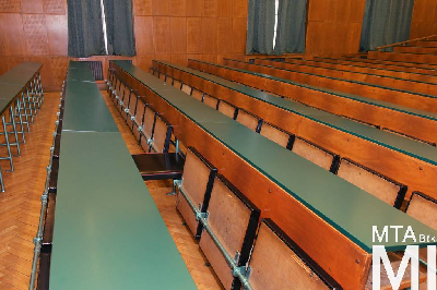 IMG_2372_Alkotmány u. 9-11_előadóterem.jpg