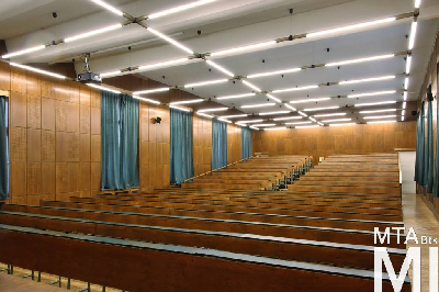 IMG_2359_Alkotmány u. 9-11_előadóterem.jpg