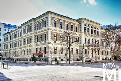 IMG_0034_Alkotmány u. 9-11_külső.jpg