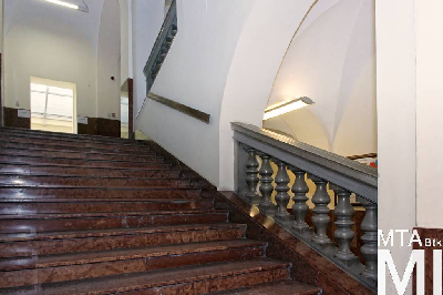 IMG_2332_Alkotmány u. 9-11_lépcsőház.jpg