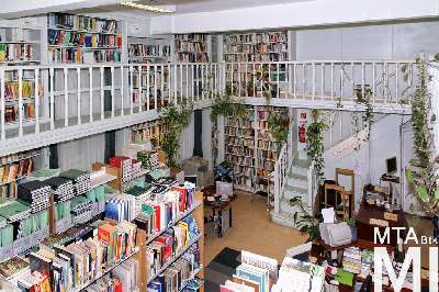 IMG_2389_Alkotmány u. 9-11_könyvtár.jpg