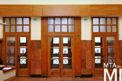 IMG_2423_Alkotmány u. 9-11_előcsarnok.jpg