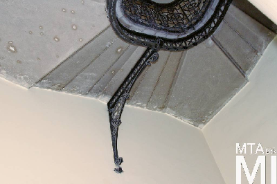 IMG_2338_Alkotmány u. 9-11_melléklépcsőház.jpg