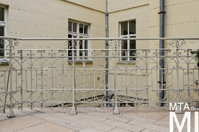 IMG_2351_Alkotmány u. 9-11_udvar.jpg