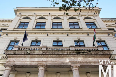 IMG_8827_Alkotmány u. 9-11_homlokzat_részlet.jpg