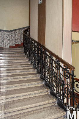 IMG_2337_Alkotmány u. 9-11_melléklépcsőház.jpg