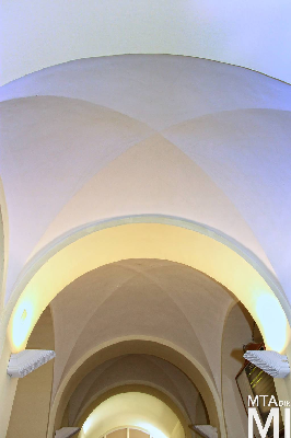 IMG_2424_Alkotmány u. 9-11_előcsarnok.jpg