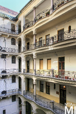 IMG_6528_Alkotmány u. 10_udvari homlokzat_részlet.jpg