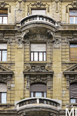 IMG_7492_Alkotmány u. 10_homlokzatrészlet.jpg