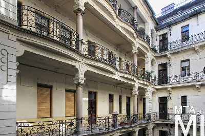 IMG_6523_Alkotmány u. 10_udvari homlokzat_részlet.jpg