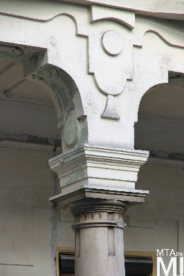 IMG_6533_Alkotmány u. 10_udvari homlokzat_részlet.jpg