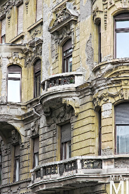 IMG_7500_Alkotmány u. 10_homlokzatrészlet.jpg