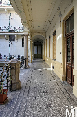 IMG_6531_Alkotmány u. 10_udvari folyosó_részlet.jpg