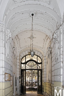 IMG_6498_Alkotmány u. 10_kapualj.jpg