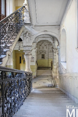 IMG_6547_Alkotmány u. 10_lépcsőház.jpg
