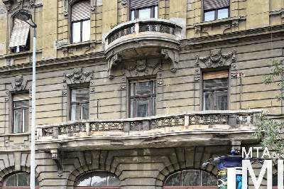 IMG_7490_Alkotmány u. 10_homlokzatrészlet.jpg