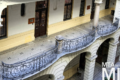 IMG_6526_Alkotmány u. 10_udvari homlokzat_részlet.jpg